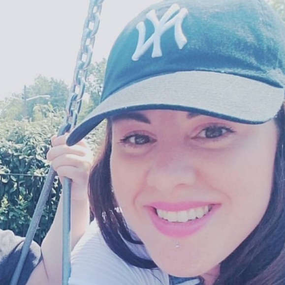 Meet your Posher, Jenny - Picture 3 of 3